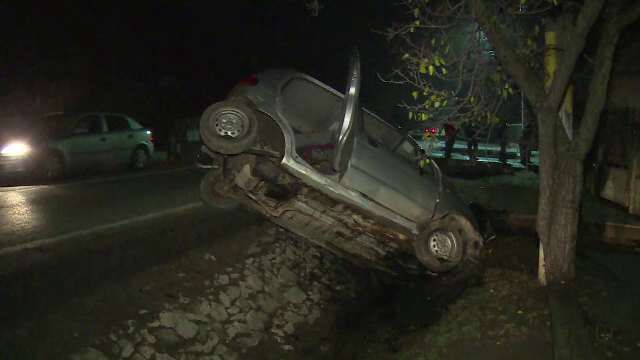 O șoferița s-a răsturnat cu mașina ”din cauza medicamentelor”. Ce le-a spus polițiștilor