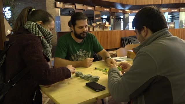 Jocurile de care vizitatorii unui târg s-au declarat fascinați NU sunt electronice