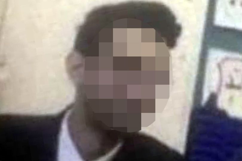 Bărbatul care s-a dat drept elev de 15 ani ani, anchetat. Colegii, șocați să afle cine este de fapt