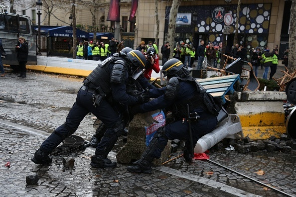 proteste paris 24 -25 noiembrie - 3