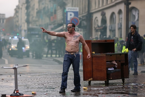 proteste paris 24 -25 noiembrie - 4