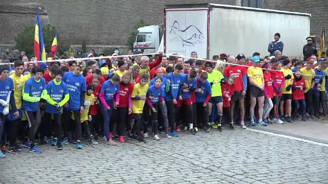 Tineri și vârstnici au alergat aproape 3 kilometri la Crosul Unirii de la Alba Iulia