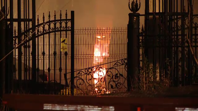Pericol de explozie în Timișoara. Incendiu violent în hala unei fabrici