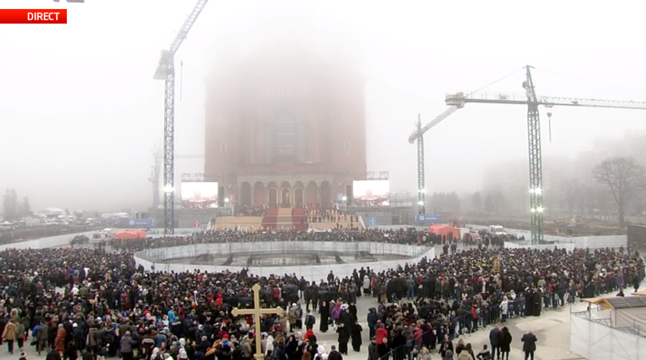 Un preot și-a dat foc lângă Catedrala Neamului, în timpul slujbei de sfințire