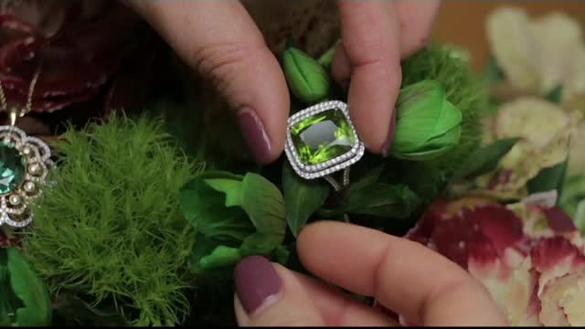 Un cadou de Crăciun ”cu totul spectaculos”: ”Am folosit pietre şi flori rare”