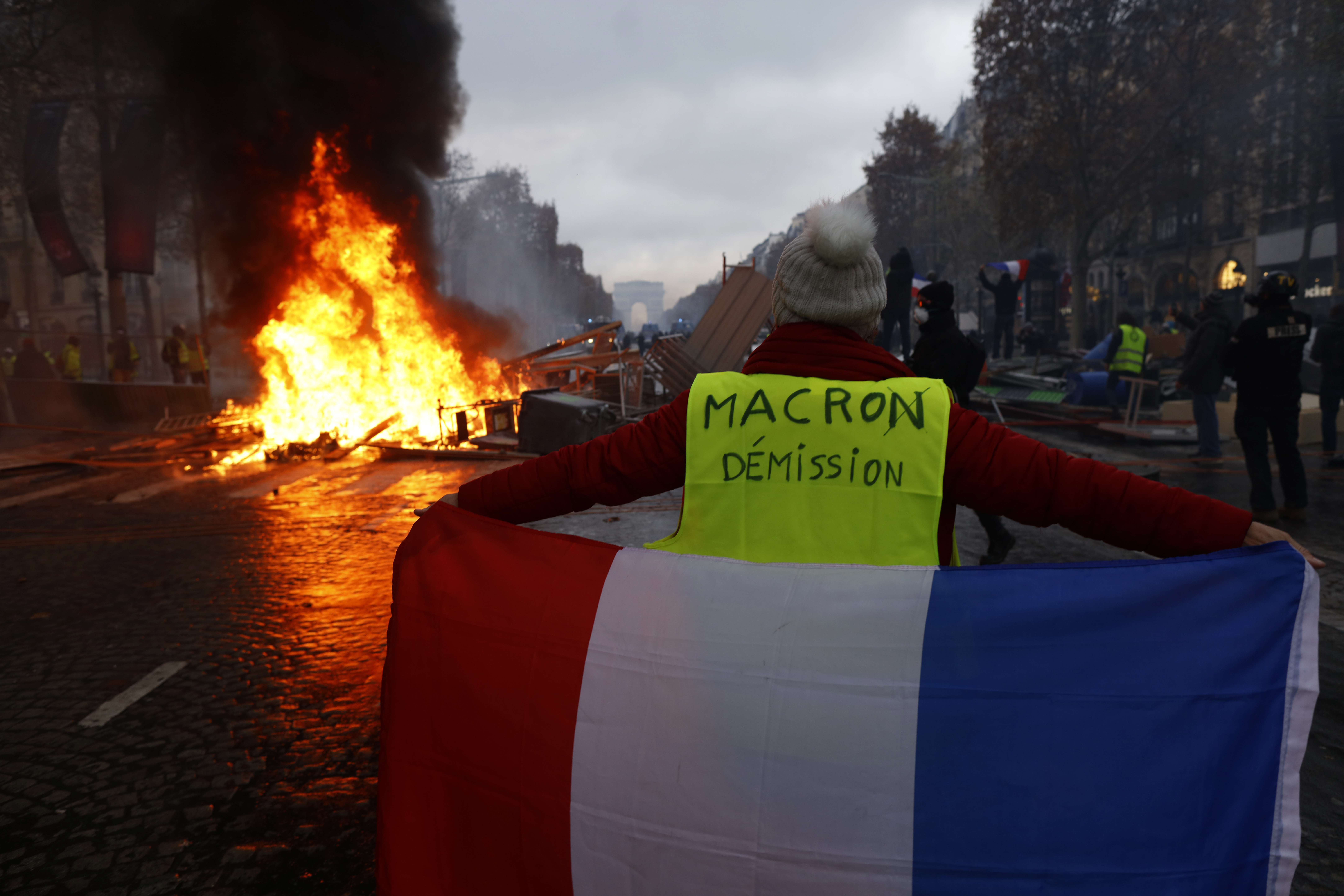 ”Vestele galbene”, proteste violente la Paris