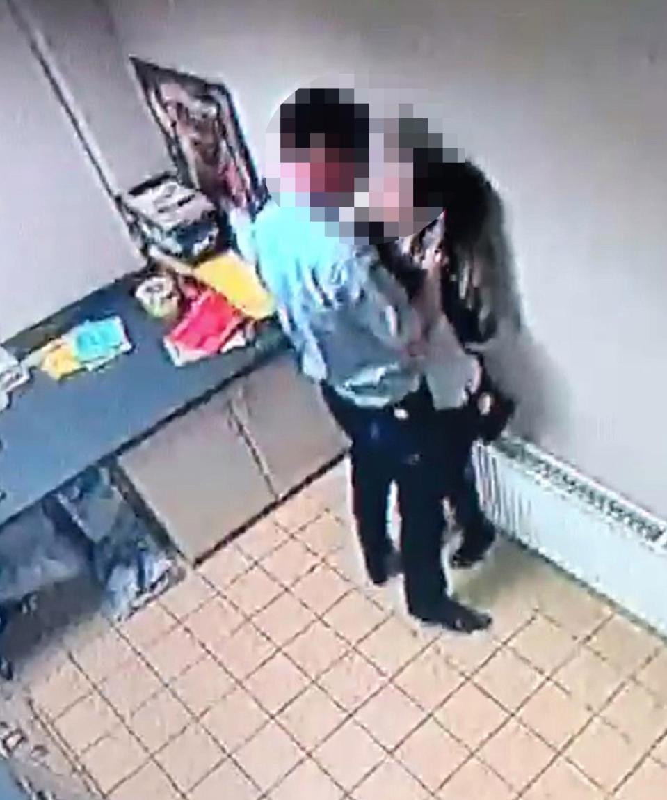 Cum au fost surprinși doi angajați ai unui supermarket în timpul orelor de muncă. ”Nu e prima oară”