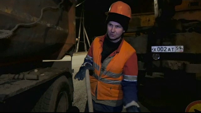 Instalator rus, creator de modă în timpul liber. Suma cu care vinde o rochie unicat