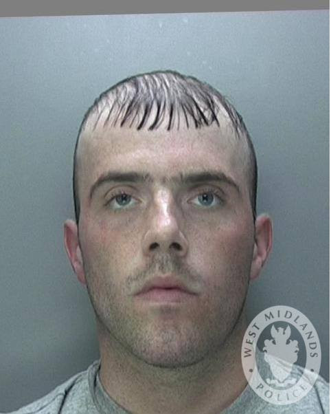 Poza unui bărbat căutat de poliţia britanică a devenit virală. Reacțiile internauților