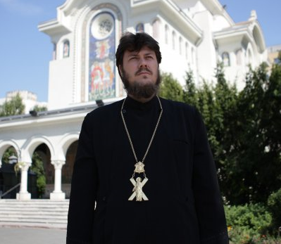 Preot, despre maşinile de lux de la Catedrală: "Sunteți invidioși că nu apucați și voi o tură cu ele"