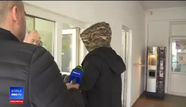 O studentă la Psihologie și-a înjunghiat iubitul, în Târgoviște. Ce a povestit tânăra