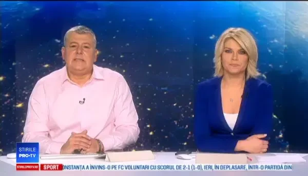 Mașină ”înghițită” de o groapă uriașă apărută într-o șosea din Italia, din cauza ploilor