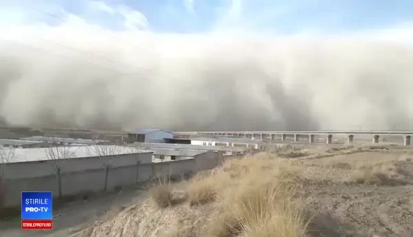 Orașul „înghițit” de nisip, în timpul unei furtuni. Imagini impresionante