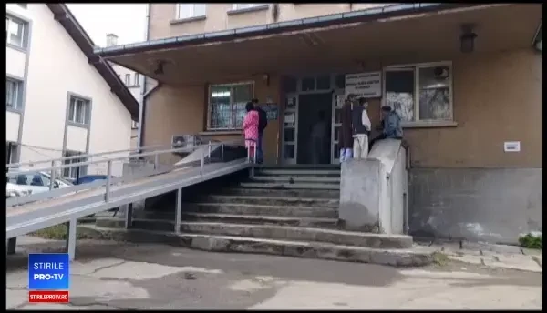 CAMERA ASCUNSĂ. De ce mai dau românii șpagă în spitale, deși medicii au salarii de zeci de mii de lei