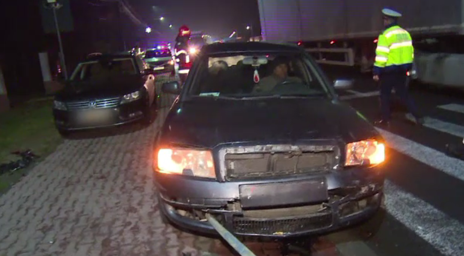 Mașină izbită violent de un șofer care nu a păstrat distanța. Un pasager, la spital