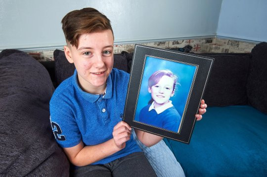 O fetiță și-a anunțat părinții că vrea să fie supusă unei operații de schimbare de sex. Reacția acestora