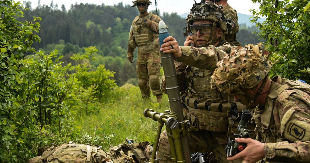 Slovenia a numit prima femeie în funcţia de şef al armatei. FOTO