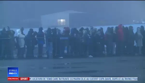 Pelerinajul continuă la Catedrala Neamului. ”Am sărutat Evanghelia! Pentru asta am venit”