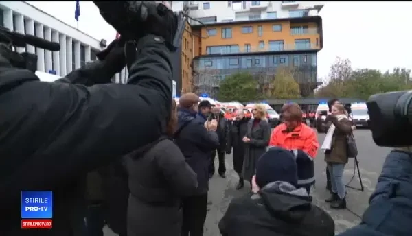 Primăria Capitalei a inaugurat în aplauze 10 ambulanțe noi, doar două sunt gata echipate
