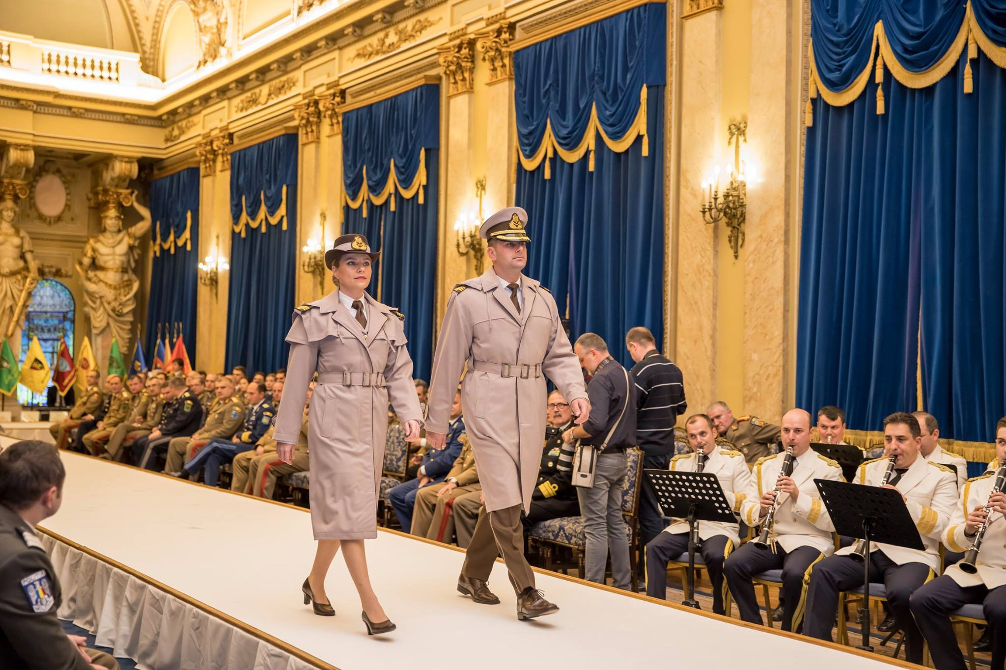 uniforme militare noi