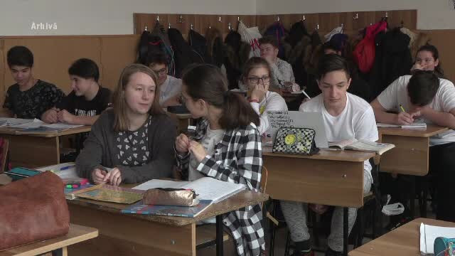 Elevii vor sta mai puțin la școală. Numărul orelor a fost redus