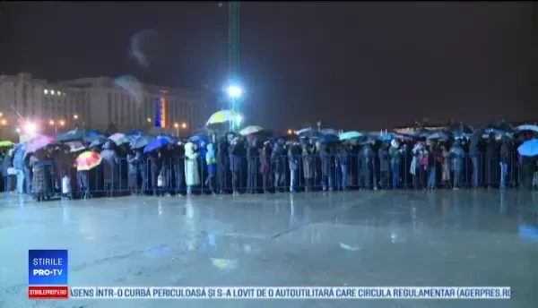 Pelerinajul continuă la Catedrala Mânturii Neamului. Femeie, preluată de SMURD