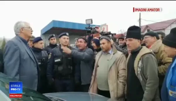 Scandal în Olt, unde au fost confirmate focare de pesta porcină. Mașina veterinarilor, blocată