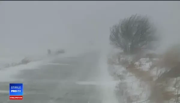 Zeci de accidente în plin cod galben de ninsori. Pățania unui șofer cu anvelope de vară