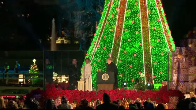 Donald şi Melania Trump au aprins luminile din bradul de Crăciun, la Casa Albă
