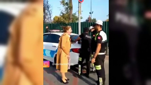 Reacția unei șoferițe din Turcia când află ce amendă primește: ”Vă rog, calmaţi-vă!"