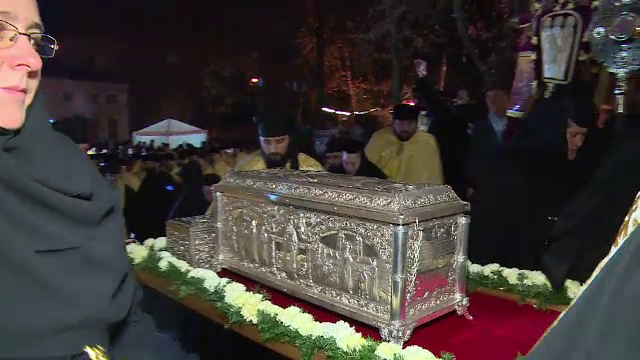 Sute de credincioși s-au adunat la Galați, la moaștele Sfântului Andrei