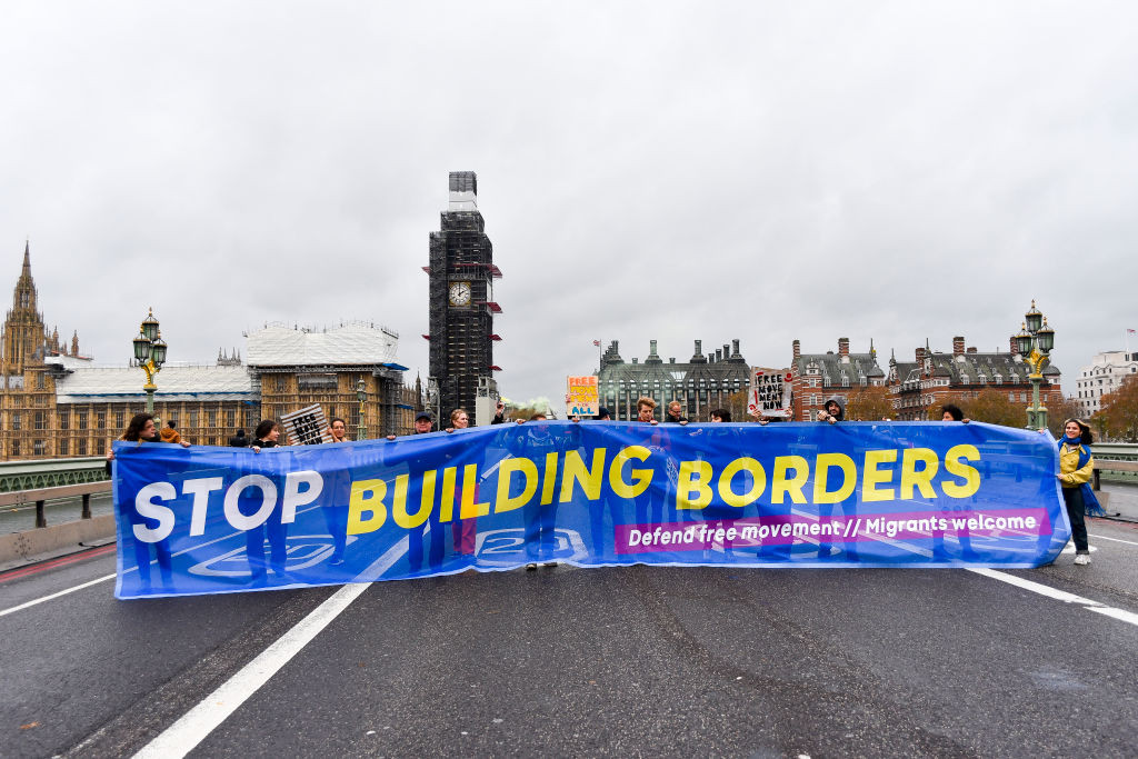 Londra recunoaște că orice fel "Brexit" va afecta economia britanică în mod negativ