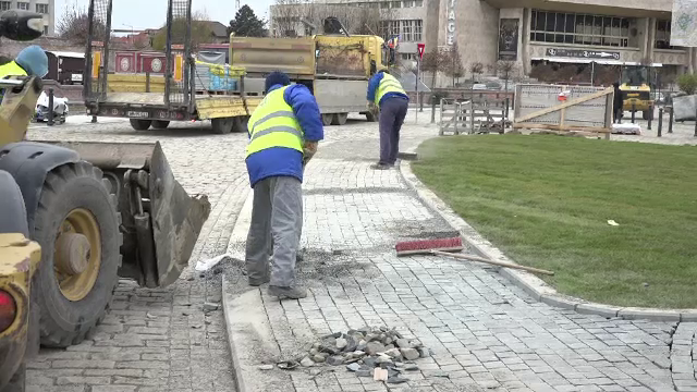 Miniștrii lui Dăncilă s-au plimbat prin Alba Iulia cu protestatarii după ei. VIDEO