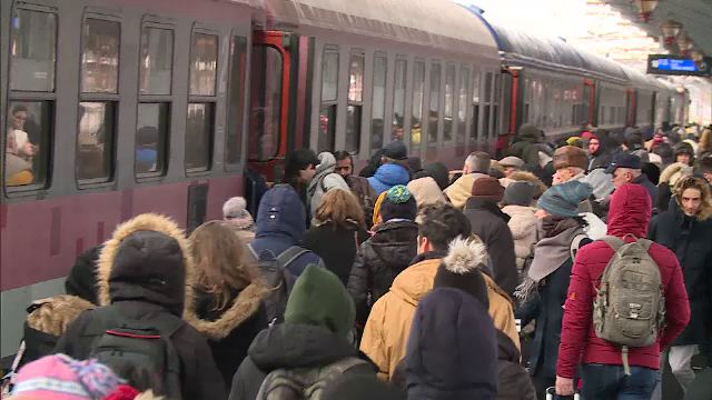 CFR introduce noi reguli pentru cei care călătoresc cu schiurile sau cu placa