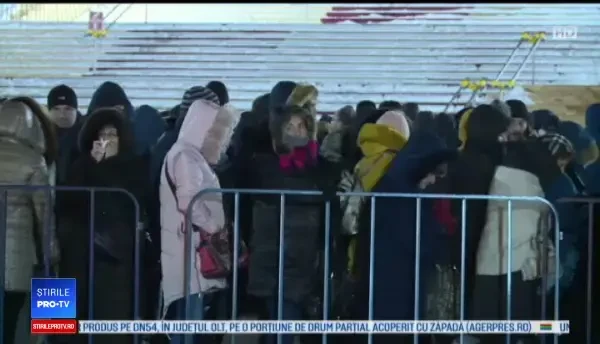 Ultima noapte de pelerinaj la Catedrala Neamului, pe vânt și ger: ”Am intrat în frisoane şi tot rezist”