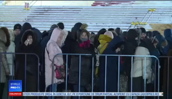 Ultima noapte de pelerinaj la Catedrala Neamului, pe vânt și ger: ”Am intrat în frisoane şi tot rezist”