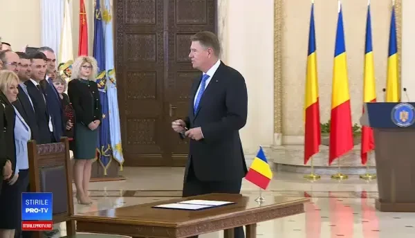 Iohannis a promulgat, într-o ceremonie publică, Legea privind realizarea Autostrăzii Iaşi-Târgu Mureş