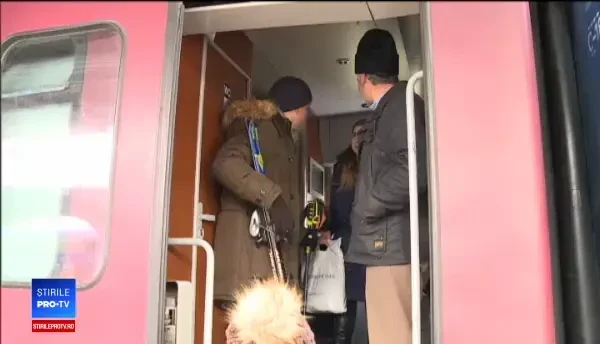 CFR introduce noi reguli pentru cei care călătoresc cu schiurile sau cu placa