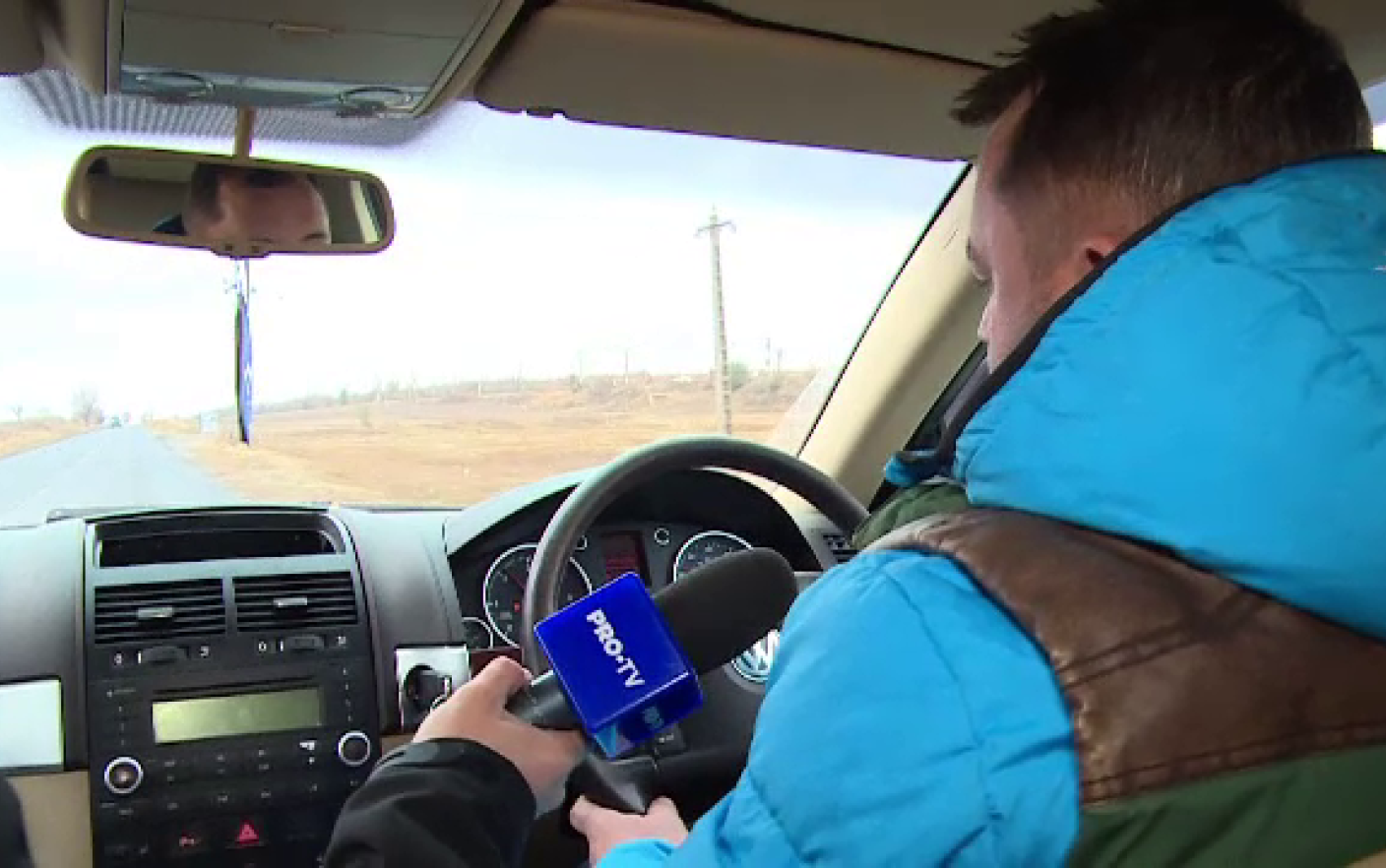 Românii care folosesc mobilul la volan sau pe bicicletă, aspru sancționați. Anunțul MAI