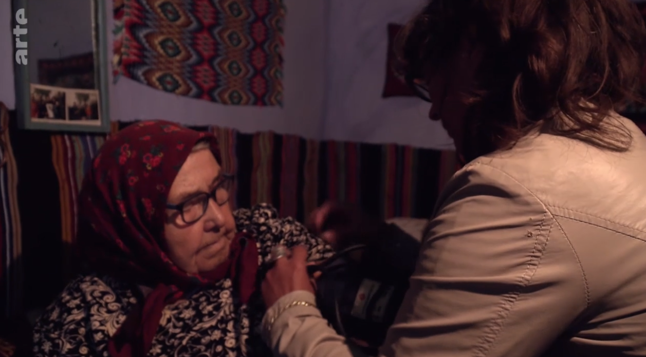 Reportaj emoționant la televiziunea Arte despre o asistentă medicală care ”salvează vieți în România”. VIDEO