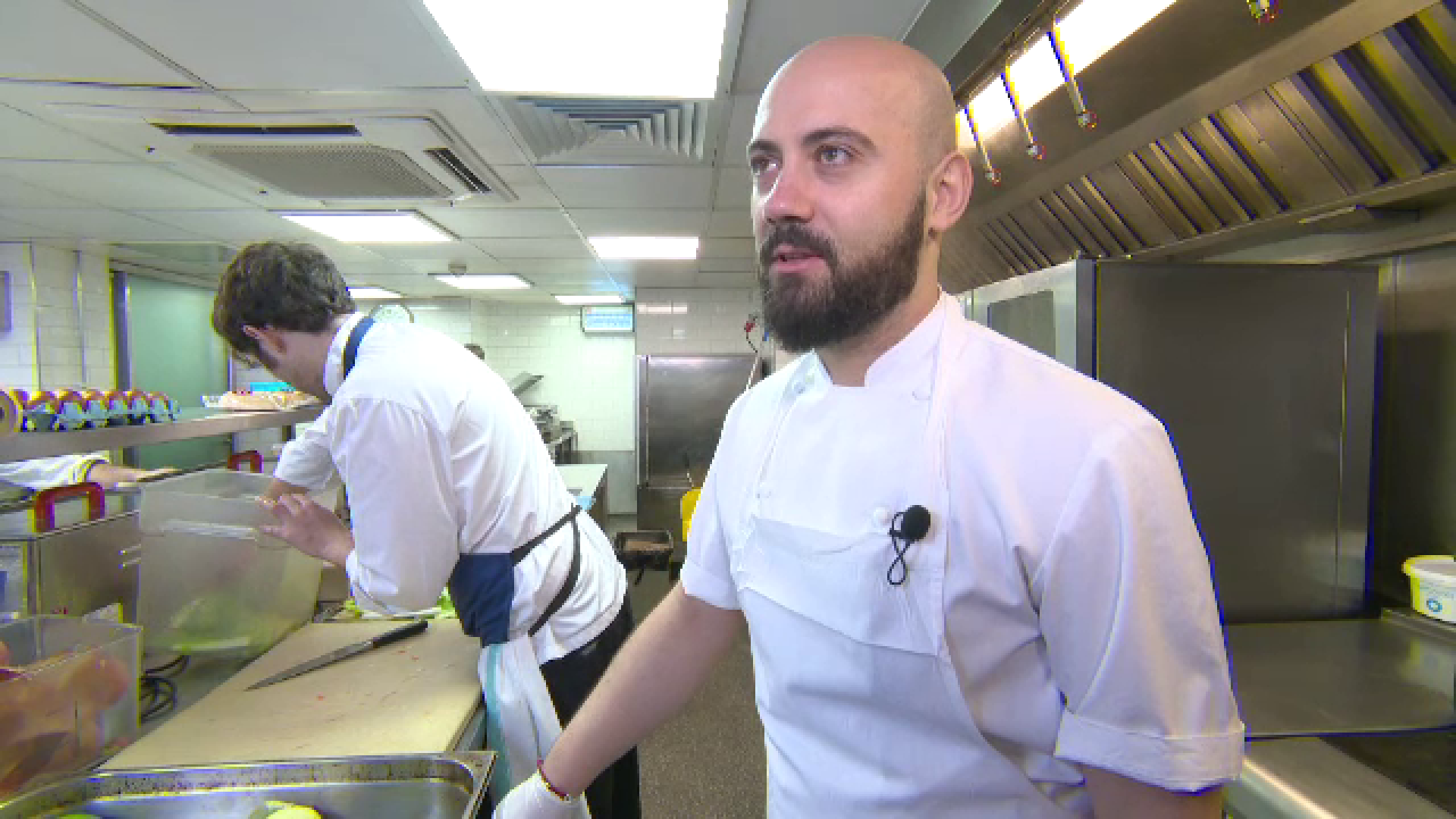 Chef-ul care a pus România pe harta culinară a lumii. Are restaurante pe trei continente și a lucrat cu Gordon Ramsey