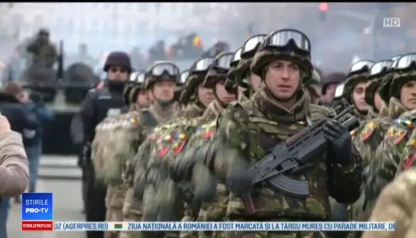 Oraşul unde oamenii au mers pe jos un kilometru după parada de 1 Decembrie pentru fasole cu cârnaţi gratis