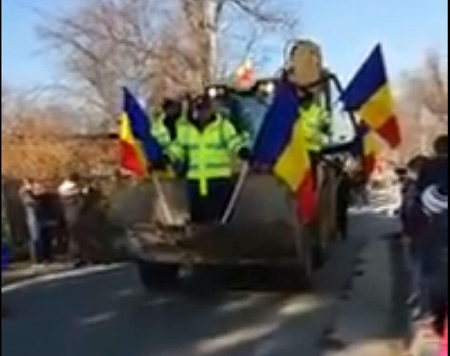 Paradă de 1 Decembrie cu maşini de gunoi, trăsură şi excavator, într-o comună din Buzău