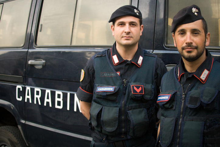 Româncă din Italia, atacată de 2 tunisieni. Ce i-au făcut după ce au lovit-o cu pumnul în cap