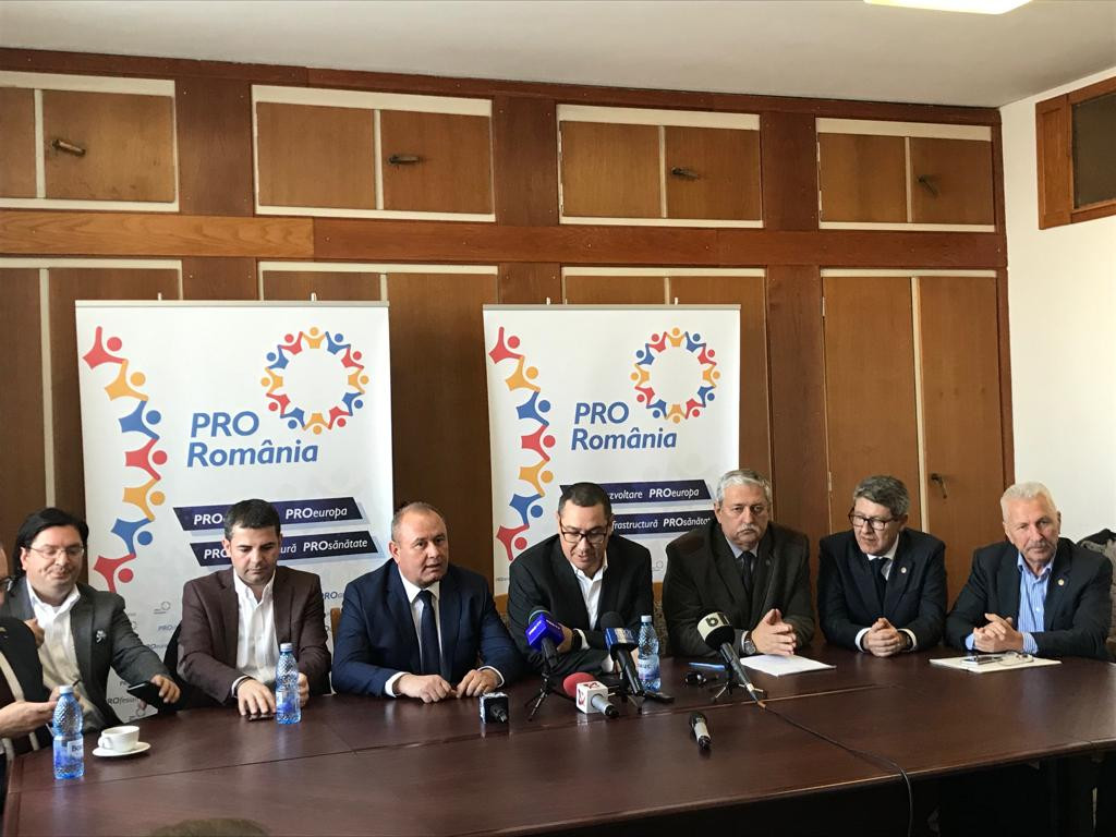 Ponta anunță declinul lui Dragnea, care pierde majoritatea în Camera Deputaților: 4 demisii din PSD