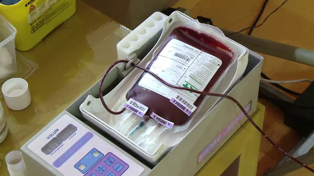 Perioada Sărbătorilor reprezintă un vârf al crizei de sânge în toată ţara. Numărul donatorilor scade la jumătate