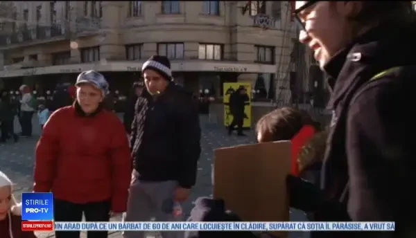 Timișorenii au încălzit atmosfera din centrul orașului, oferind "îmbrățișări gratuite" trecătorilor