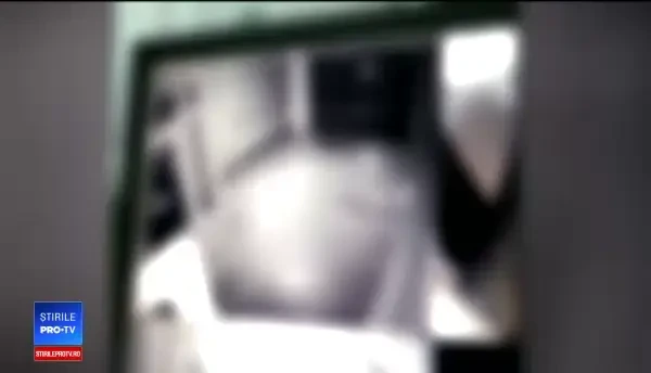 Criminal căutat în București, după ce a ucis un bărbat în propria locuință. Imaginile suprinse de camere