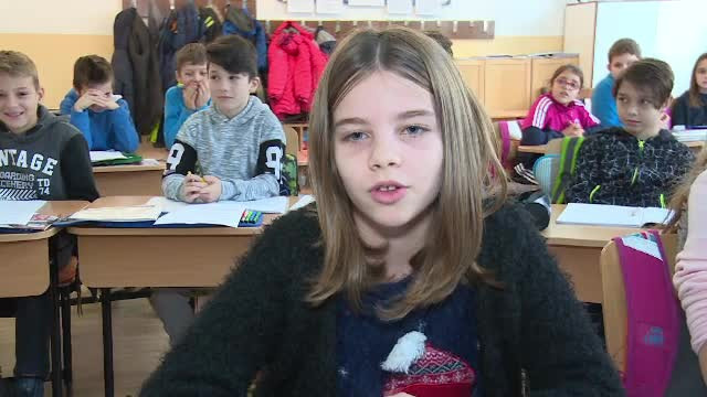 O fetiță de 10 ani i-a uimit pe profesori cu grija pe care i-o poartă unui coleg cu autism
