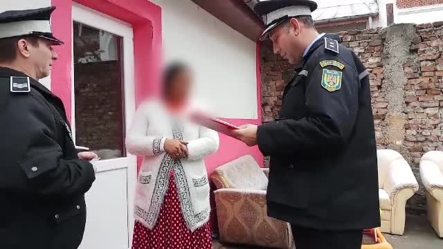 Elevii care chiulesc se pot trezi cu Poliția acasă. Amenzile pe care le riscă părinții